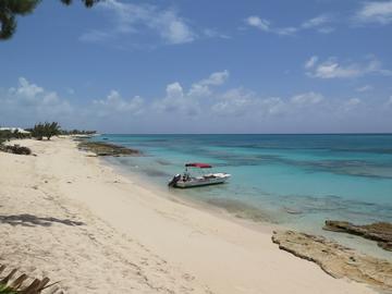 grand turk boat on beach rschulting