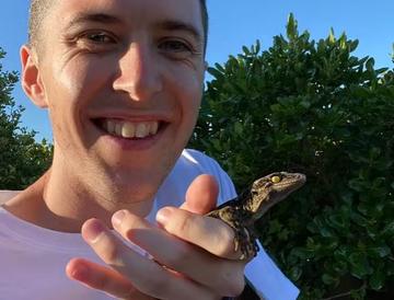 lachlan headshot whilst holding a gecko in his hand