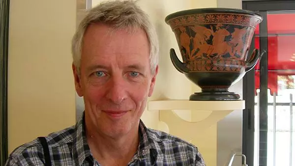 Dr Neil Brodie