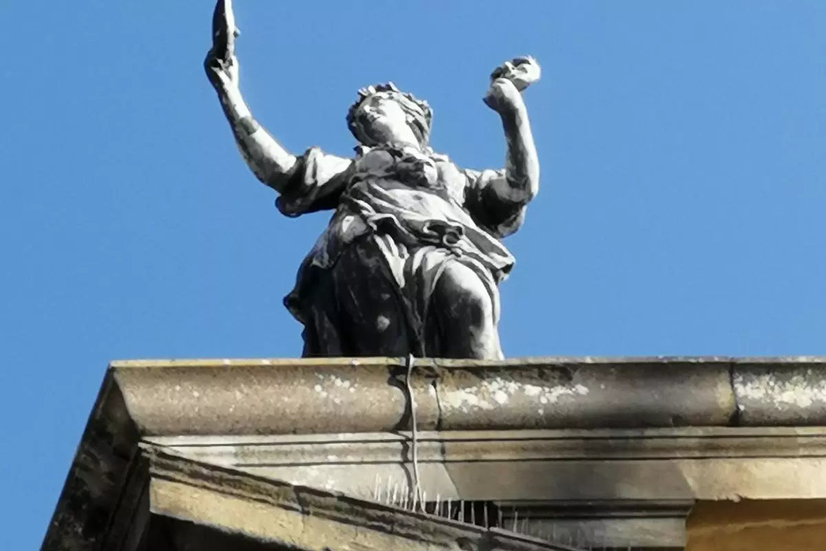 Photo of a statue 